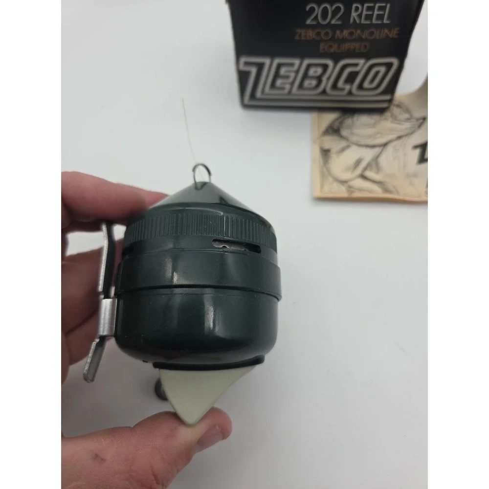 FISHING REEL ZEBCO 202 CLOSED REEL MADE IN AMERICA TESTED WORKING With BOX